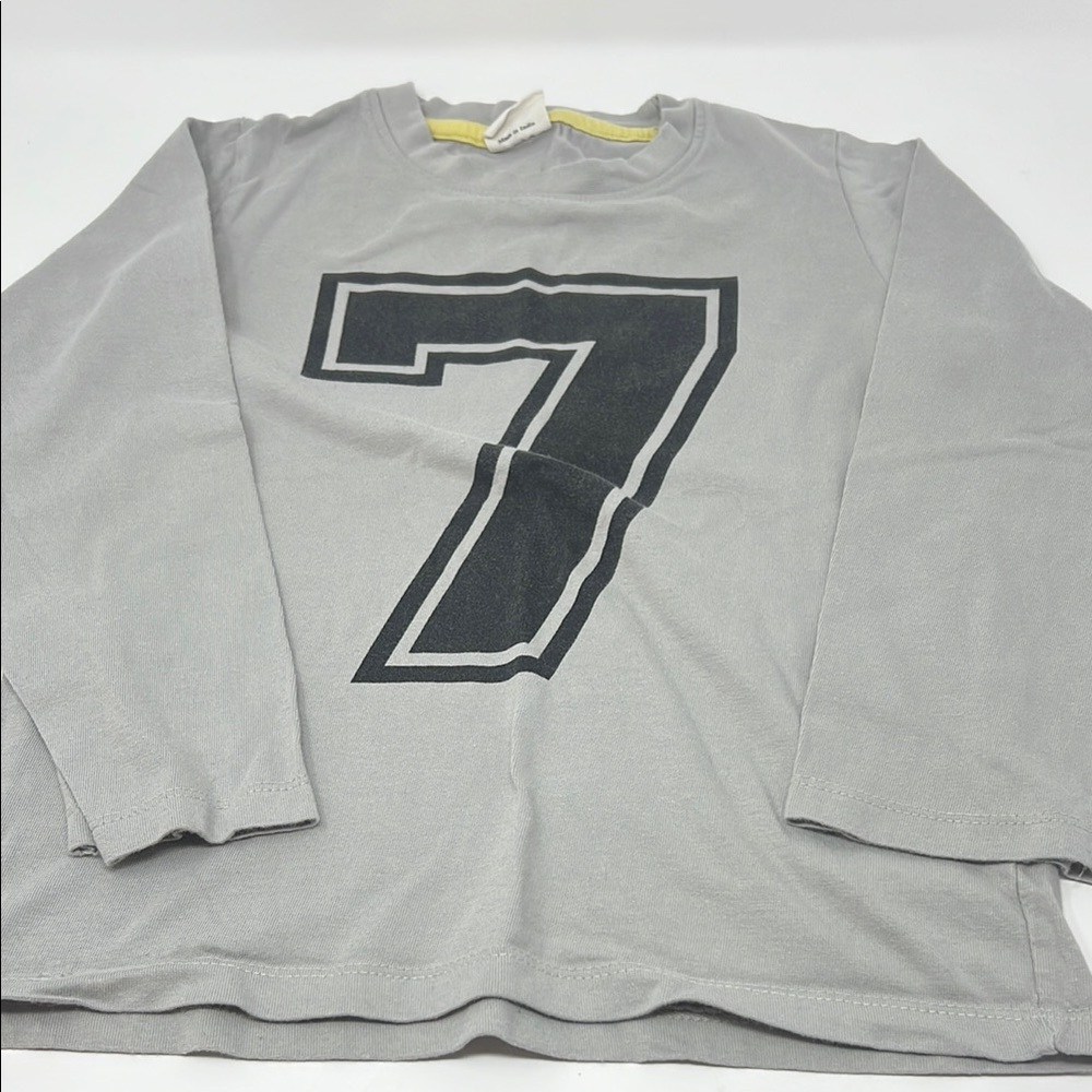 Kids Birthday shirt v & crew 7 yr Gray Long Sleeve Shirt with Number 7 Print EUC